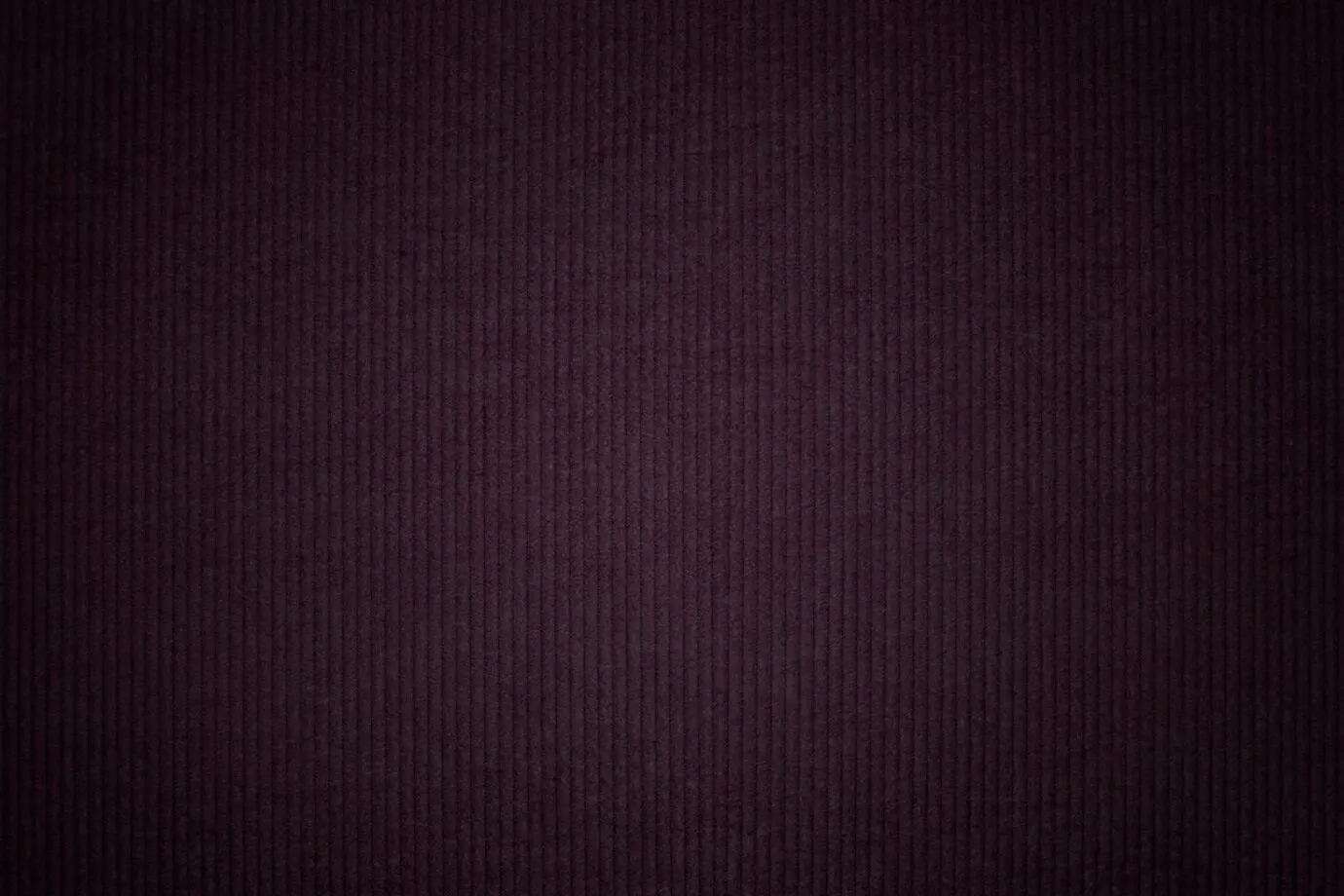 Dunkler Hintergrund mit Kordstoff-Textur